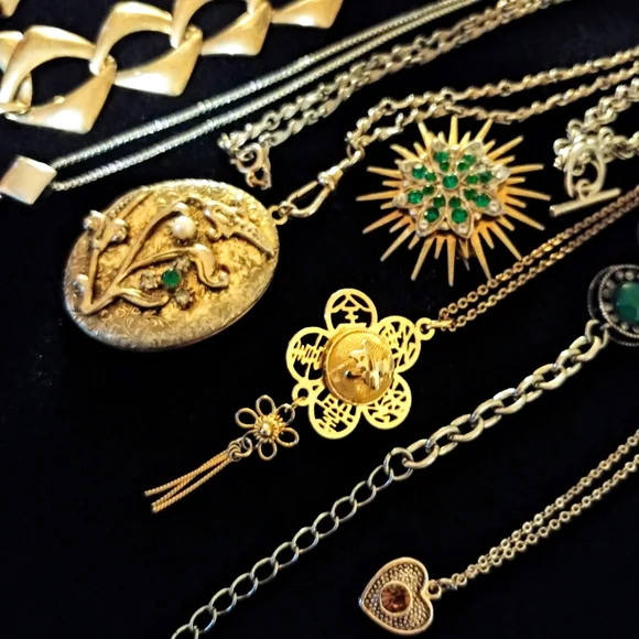 Vintage to Now Jewelry Lot Wear or Harvest Locket Necklaces Bracelets Pins - Picture 4 of 12